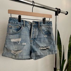 Button fly destroyed Denim shorts size 26 Forever 21